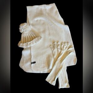 Winter scarf ,hat and mittens trio in good condition